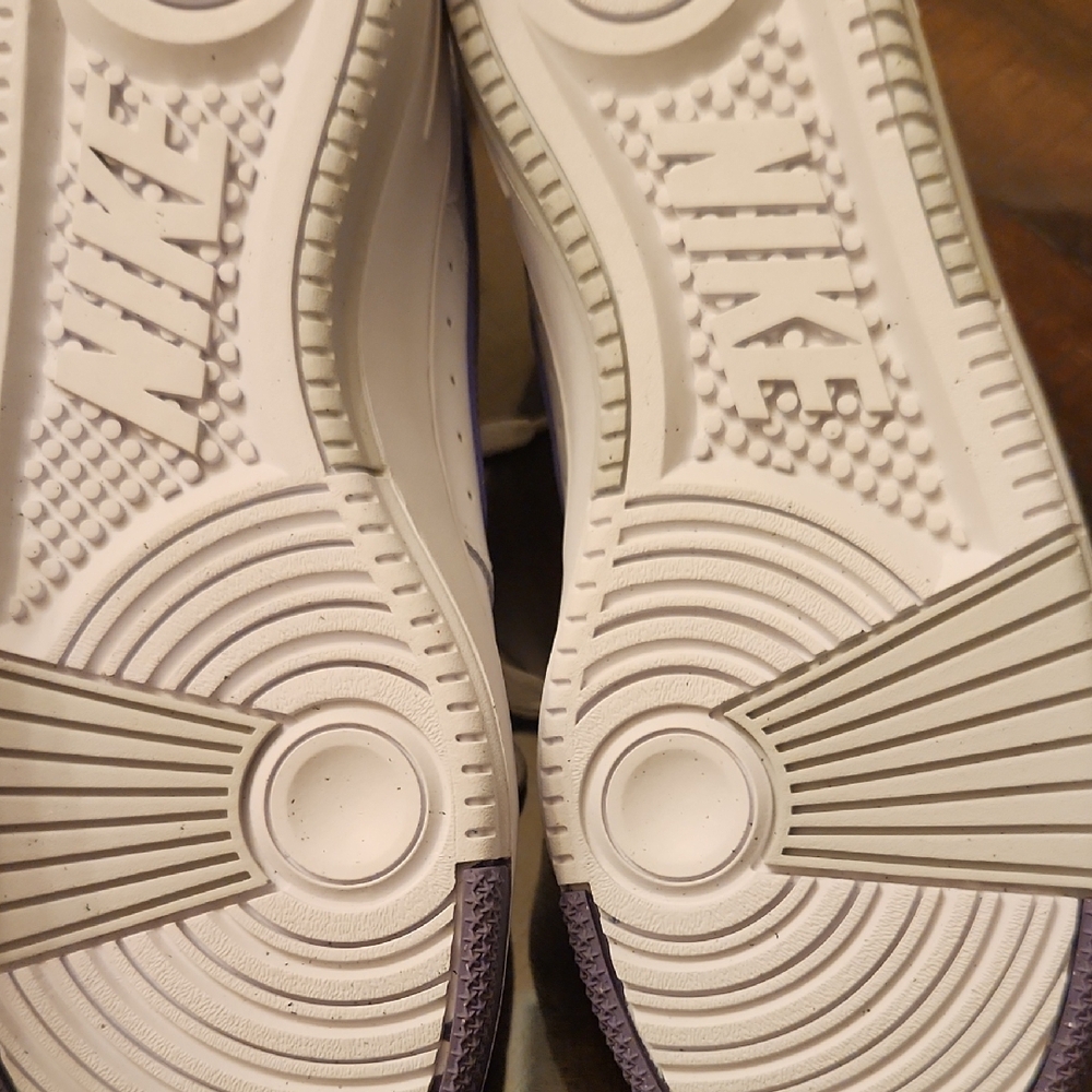 Nike Women's White and Purple Sneakers - Picture 6 of 7